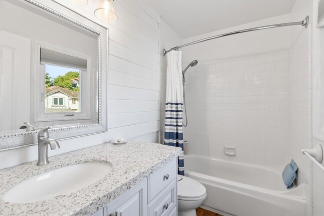 Building Photo - Immaculate 3 Bed, 2.5 Bath in Laguna Shores, Carlsbad!