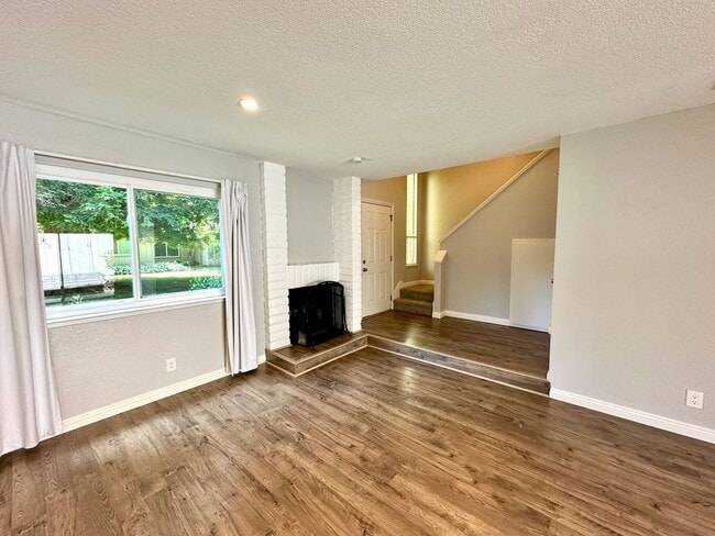 Building Photo - REQUEST A SHOWING AT MossglenProperties .c...