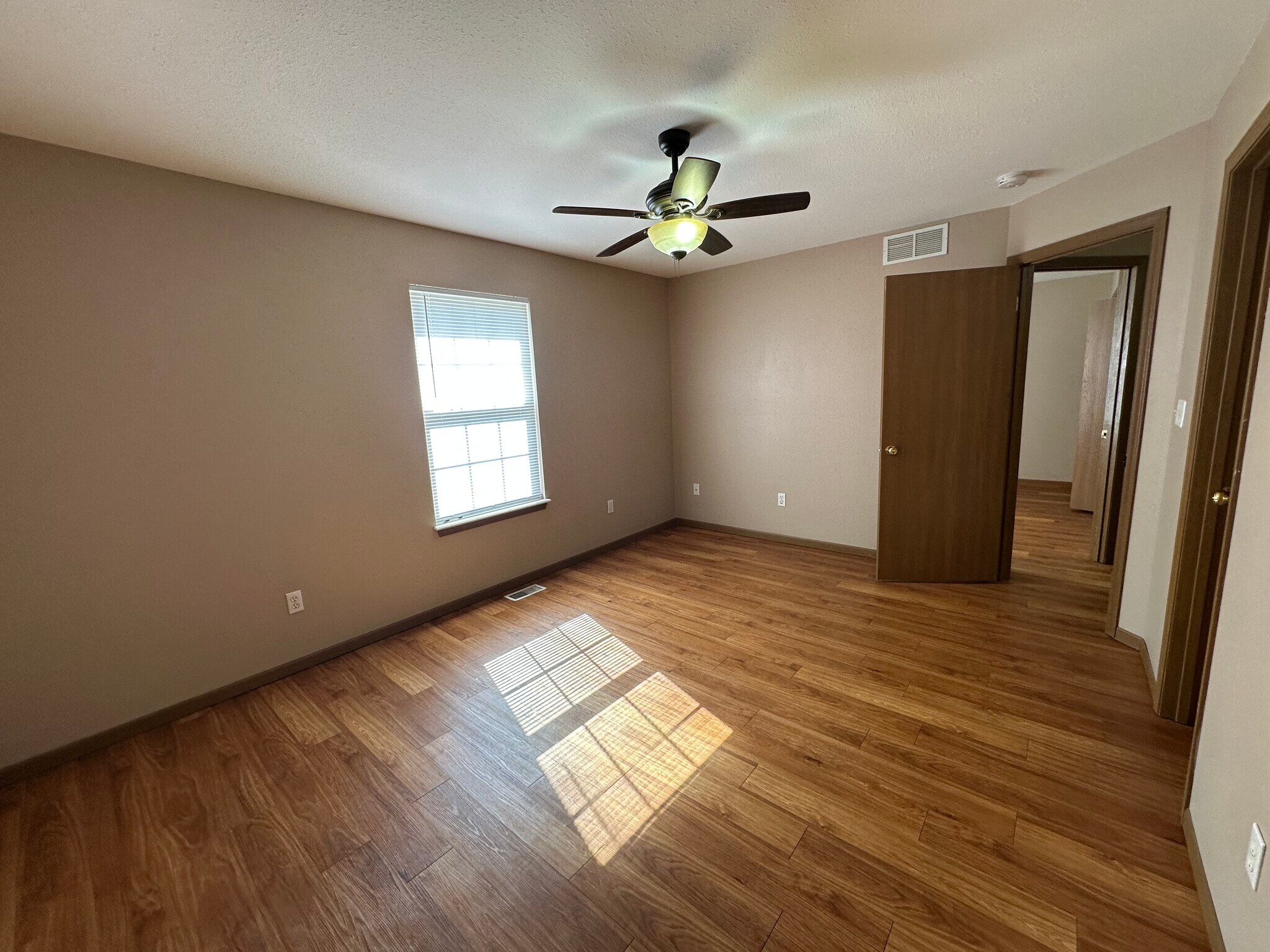 Primary Bedroom #2 - Upper Lvl - 3504 Zinnia Dr