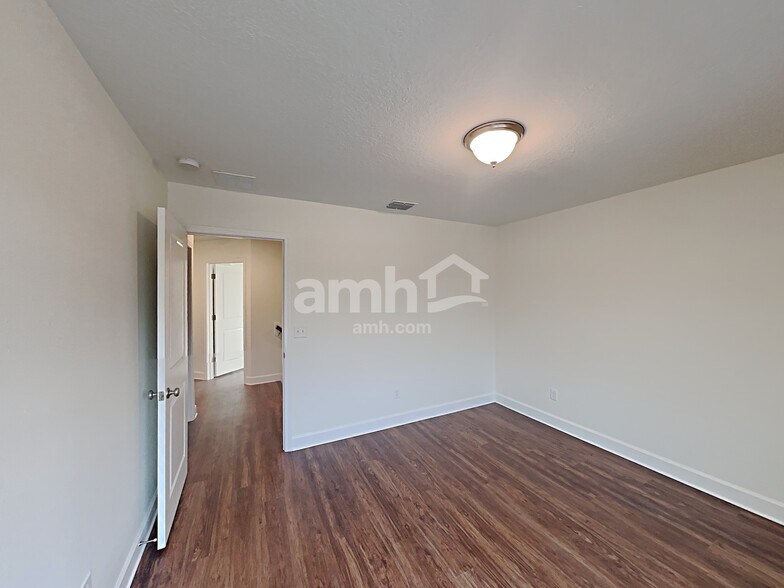 Building Photo - 5718 Hampton Creek Rd