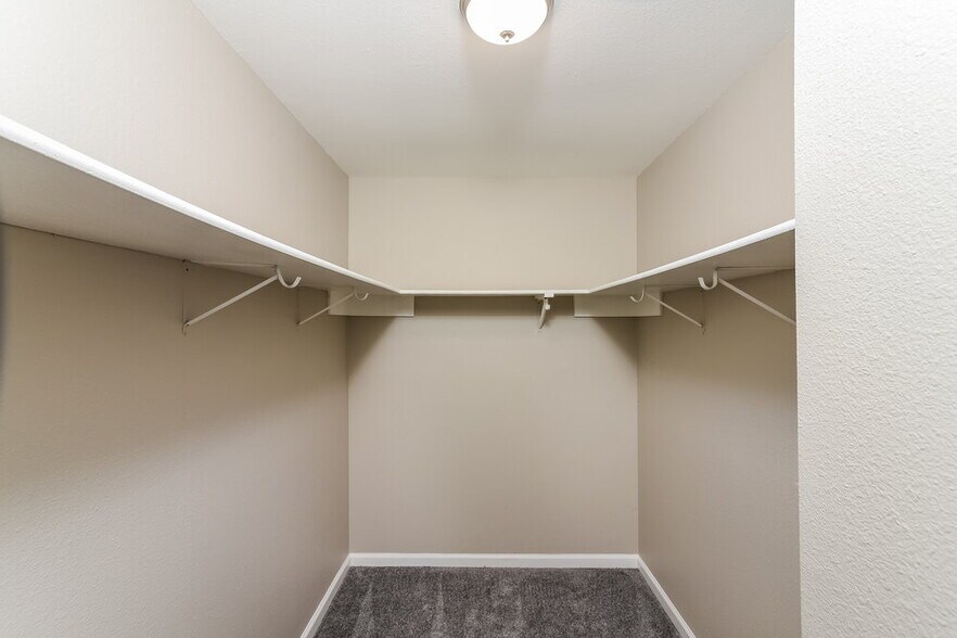 Building Photo - 4234 Sunrise Cove Dr