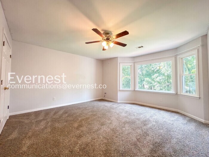 Building Photo - 5950 Henley Dr