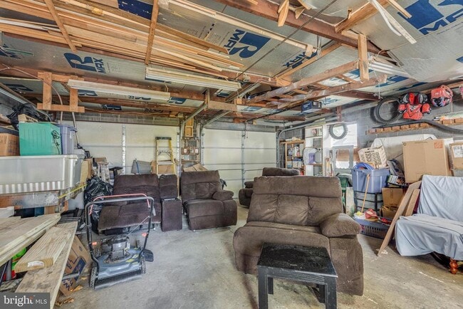 Building Photo - 427 Buttonwood St