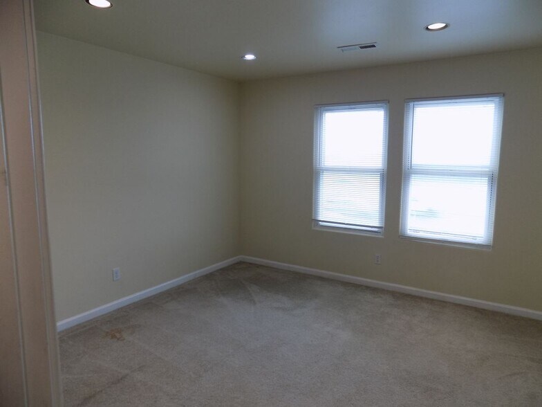 Building Photo - 5114 Wall, 6