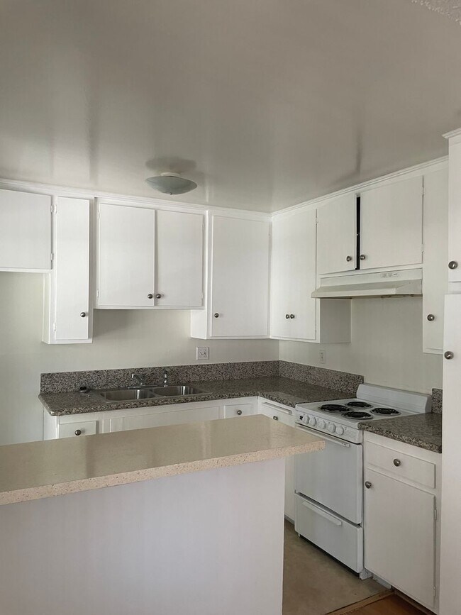 Building Photo - Kabir Apartments