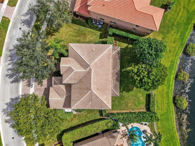 Building Photo - 9826 Vía Amati