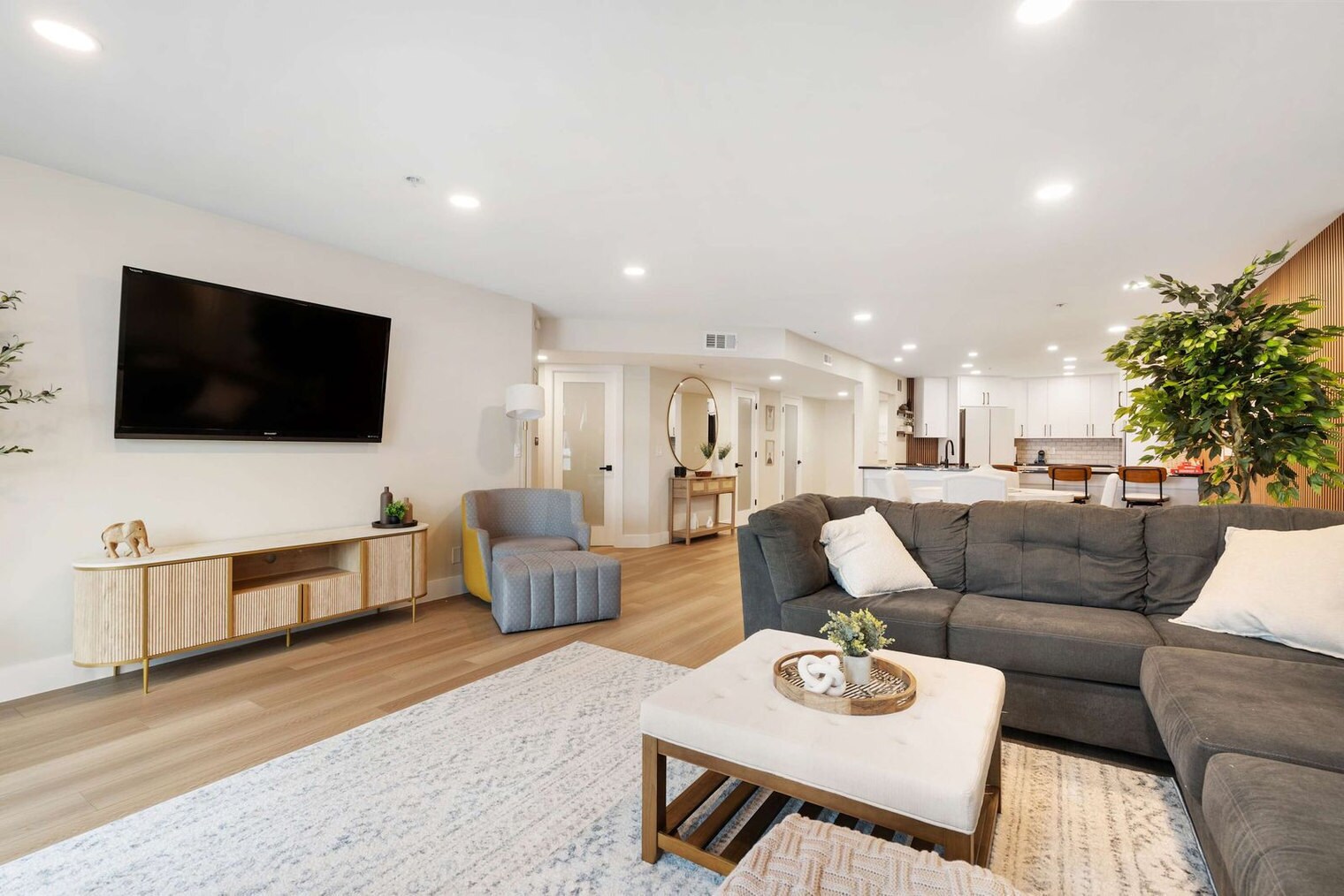 Building Photo - 2414 Front St