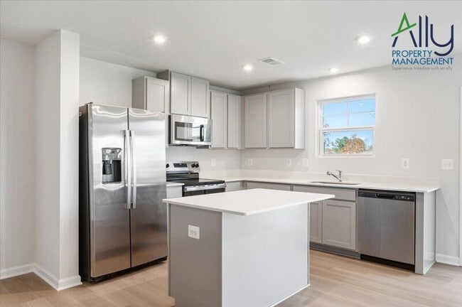 Building Photo - 54 Sophie Kathryn Dr