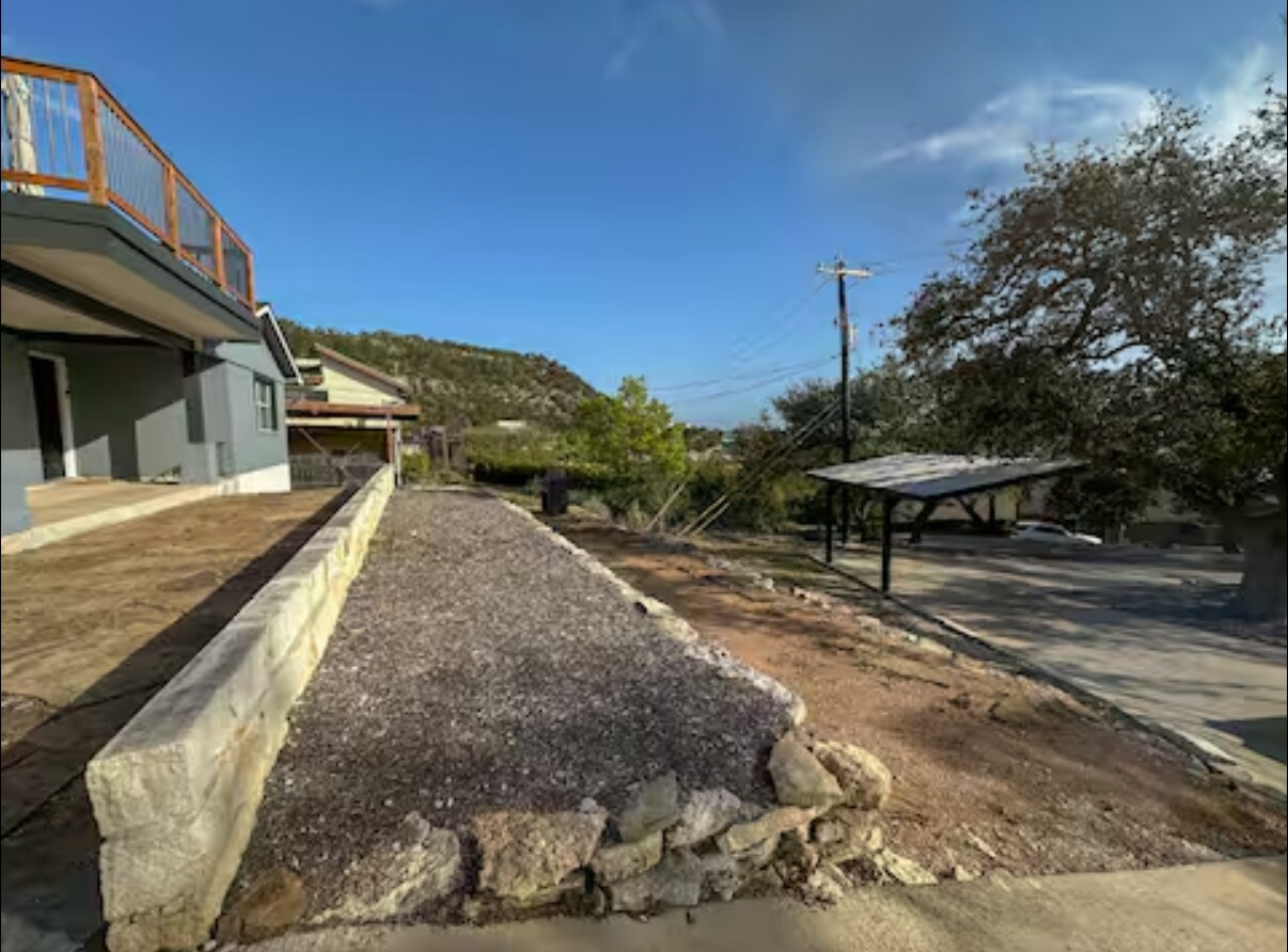 Building Photo - 1049 Meckel Dr