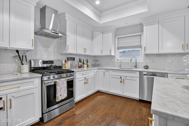 Building Photo - 27 5th St