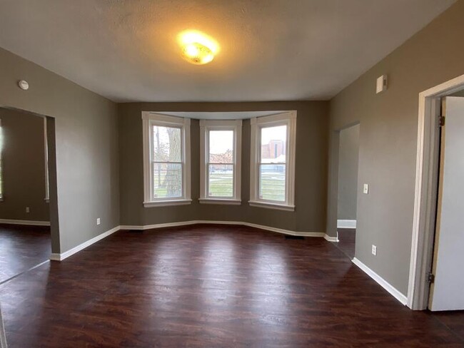 Building Photo - 2273 Mayville
