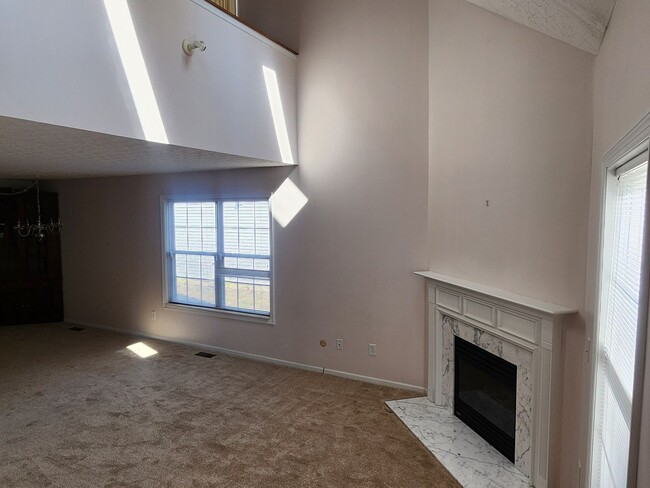 Building Photo - 3 spacious bedroom Condo in Lewis Center/P...