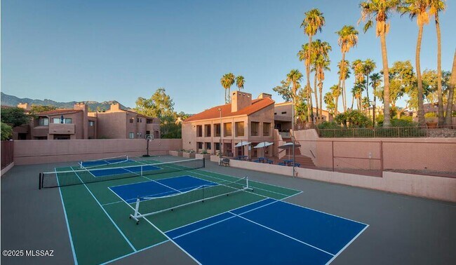 Building Photo - 5051 N Sabino Canyon Rd