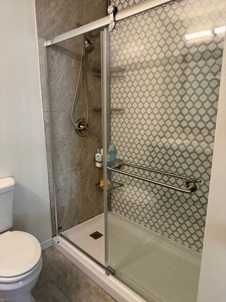 Building Photo - 301 S Lipona Rd