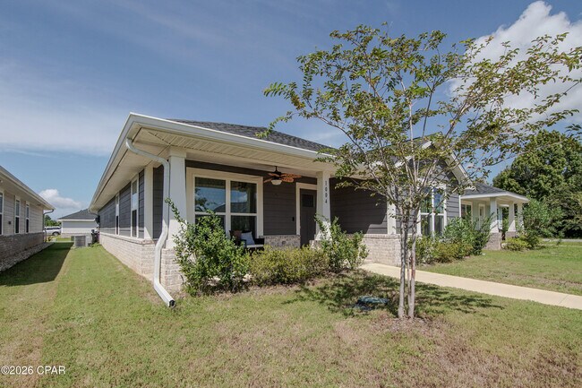 Building Photo - 1004 Seafoam St