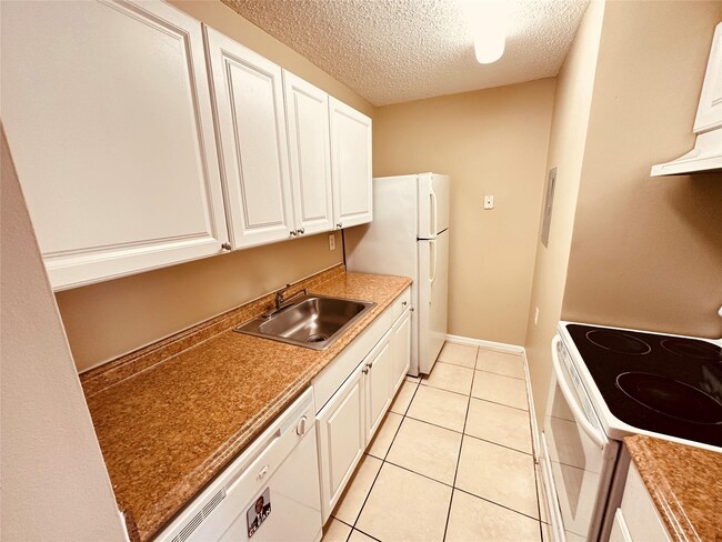 Building Photo - 1162 Lake Terry Dr