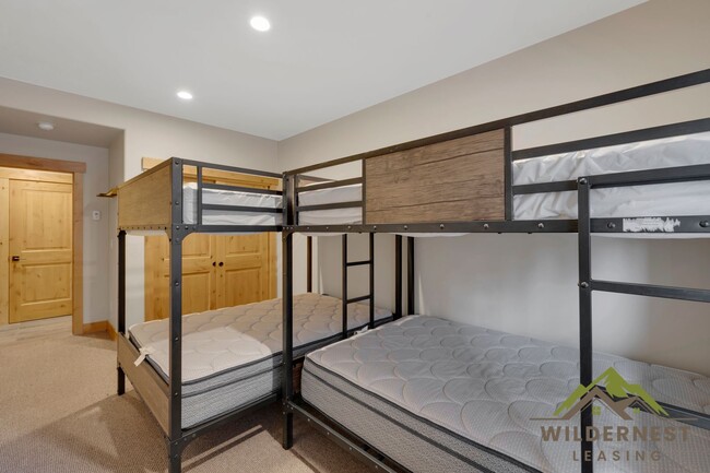 Building Photo - Beautiful Furnished Townhome with infared sauna, finished garage and community amenties