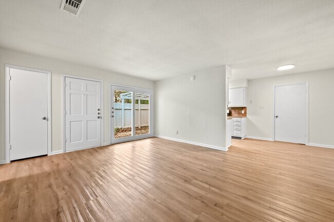 Building Photo - 2210 Quarry Rd