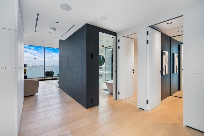 Building Photo - 1369 N Venetian Way