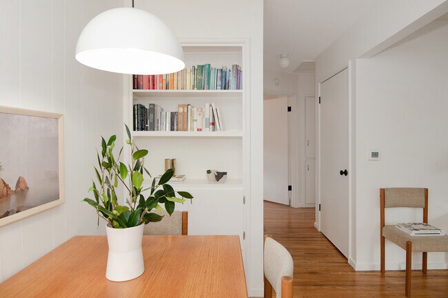 Building Photo - 1330 NE Church St