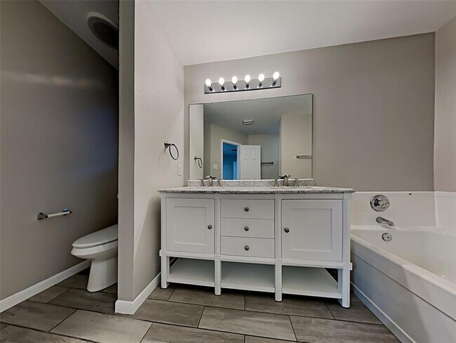 Building Photo - 8110 Stagewood Dr