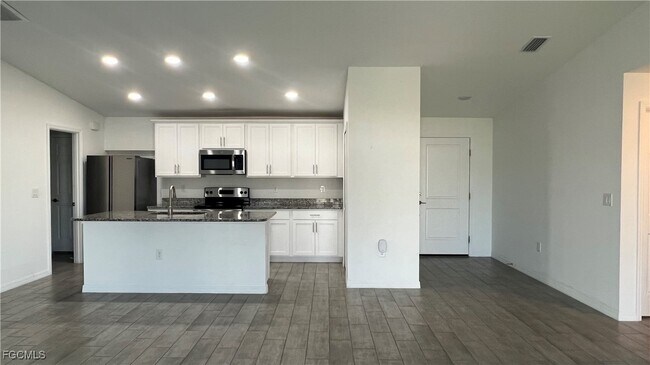 Building Photo - 213 NW 9th St