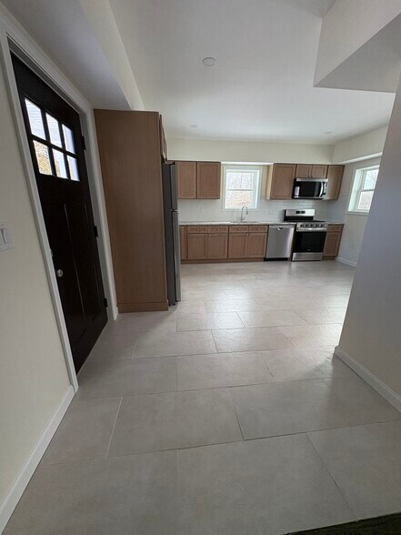 Building Photo - 316 Old Fall River Rd