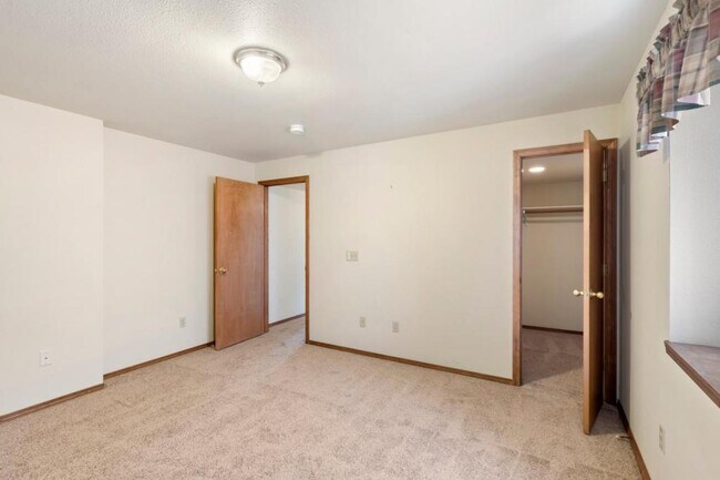 Building Photo - 3753 Pony Tracks Dr