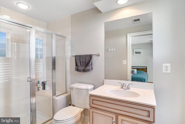 Building Photo - 906 Slaters Ln