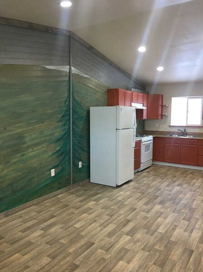 Building Photo - 1211 Lilac Ln
