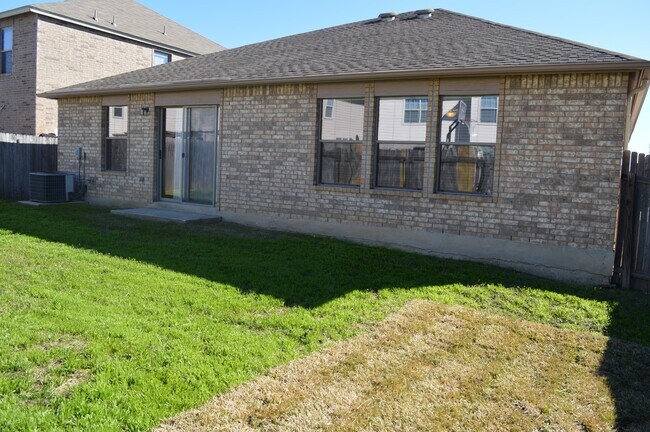 Building Photo - Newly remodeled 3 bed 2 bath