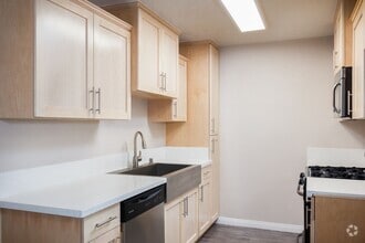 Building Photo - Villa Serrano Apartment Homes
