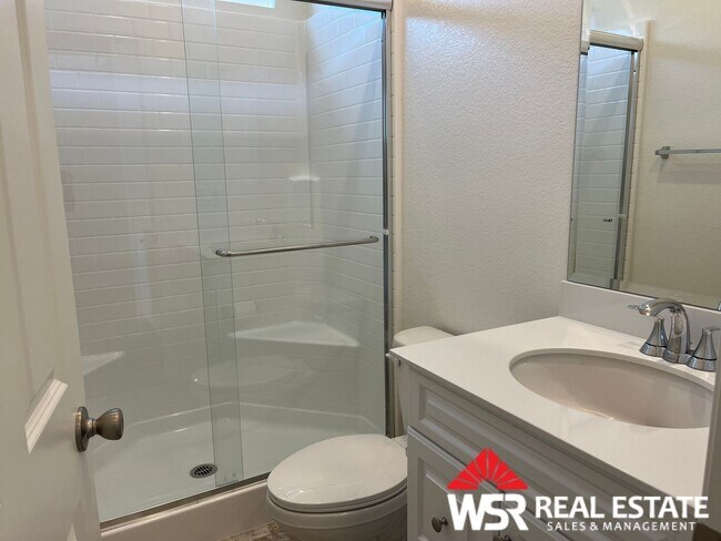 Building Photo - Stunning 6-Bedroom, 3-Bathroom Home for rent in a newer neighborhood