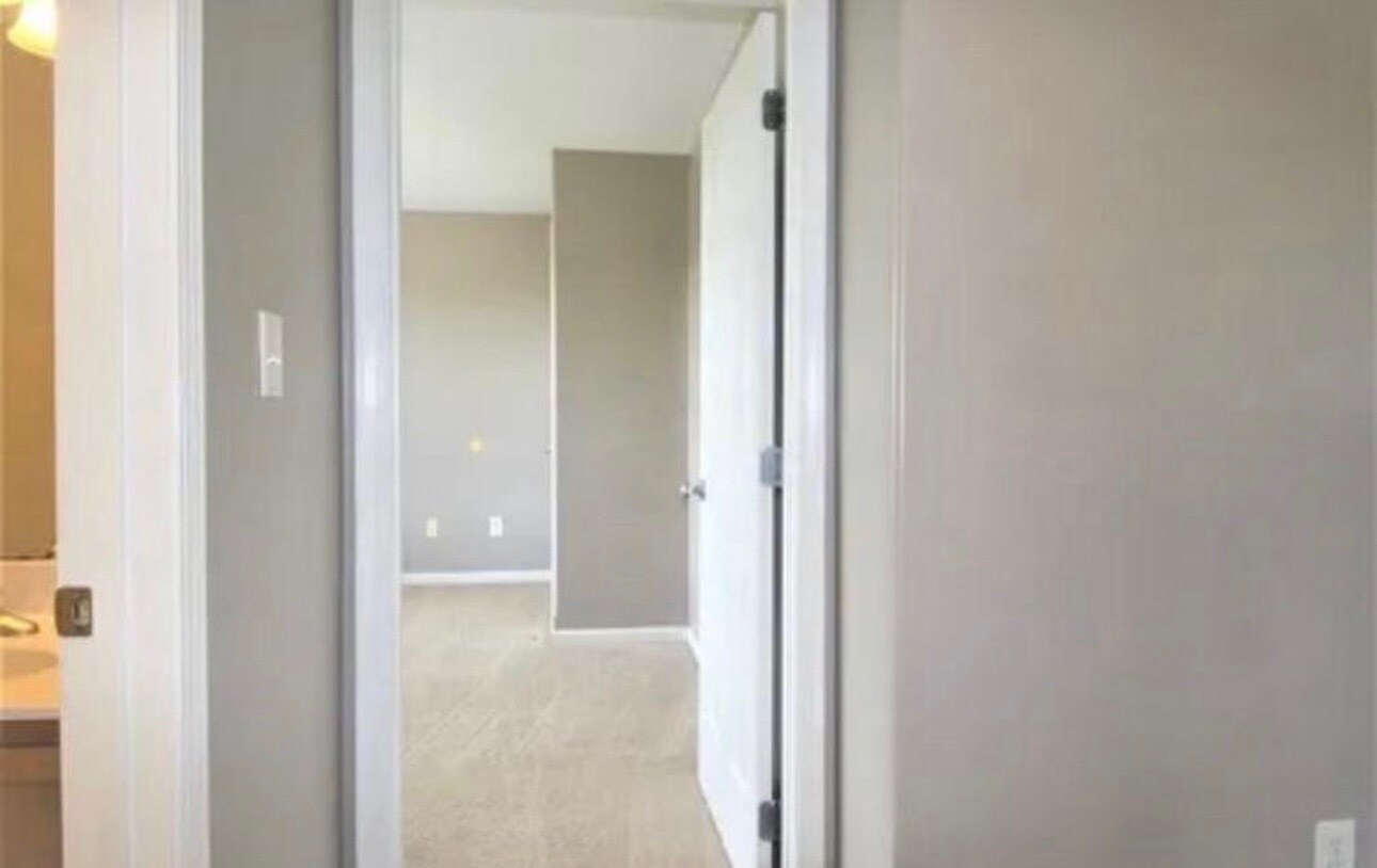 Building Photo - 428 Greathouse Dr