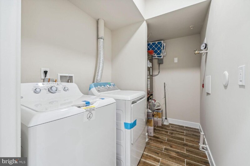 Building Photo - 2512 Elvans Rd SE