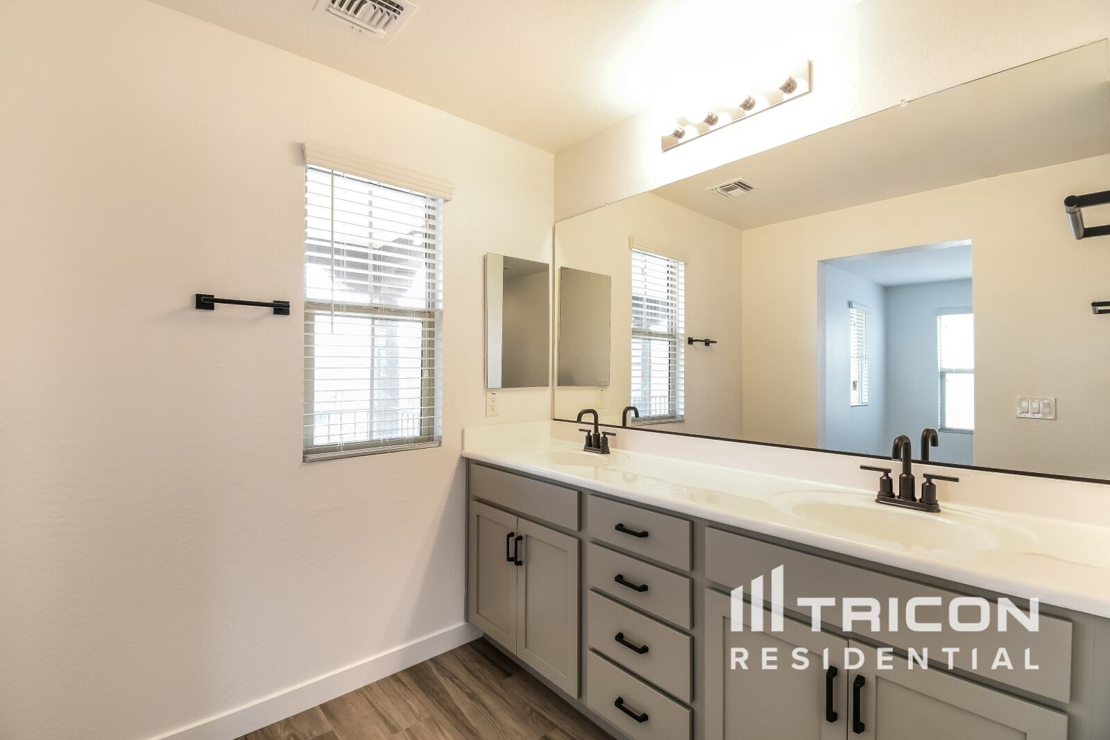 Building Photo - 9315 E Strobe Ave