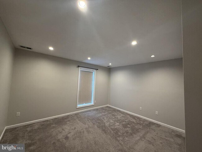 Building Photo - 10050 Oakton Terrace Rd