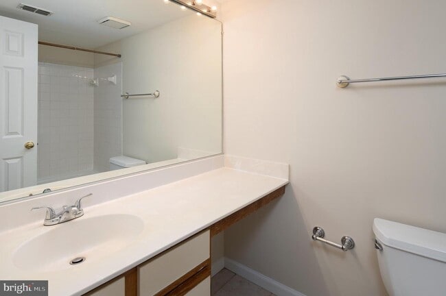 Building Photo - 14005 Vista Dr
