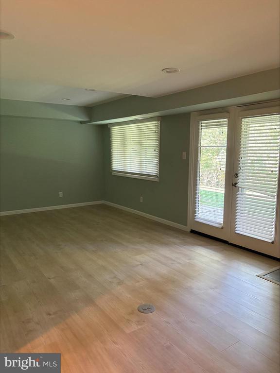 Building Photo - 87 Amity Dr