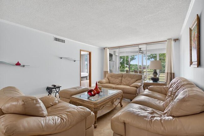 Building Photo - 2671 S Course Dr