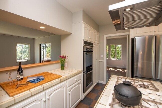 Building Photo - 20 Vista Dr