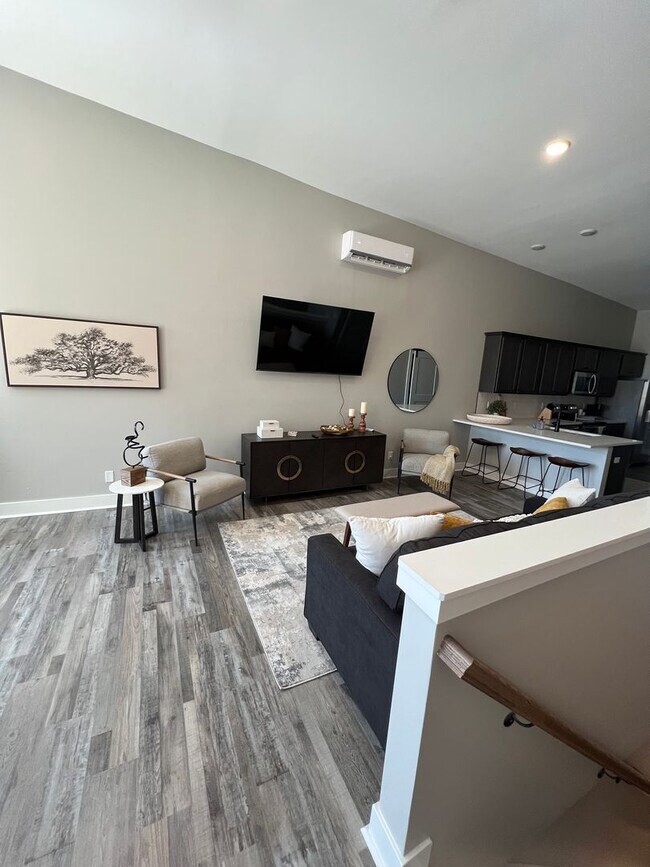 Building Photo - One Bedroom Downtown Lafayette - Fully Furnished