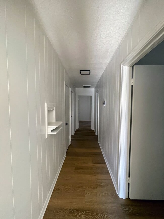 Building Photo - Modern Comfort Meets Classic Charm – Fresh-Renovated 3-Bed Home in Lamesa