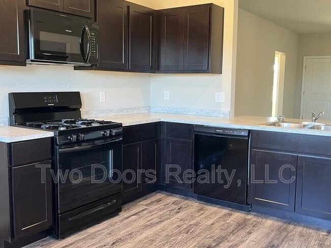 Building Photo - 561 SE 3rd Ter