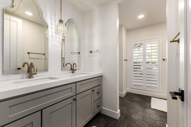 Building Photo - 9917 N 52nd St