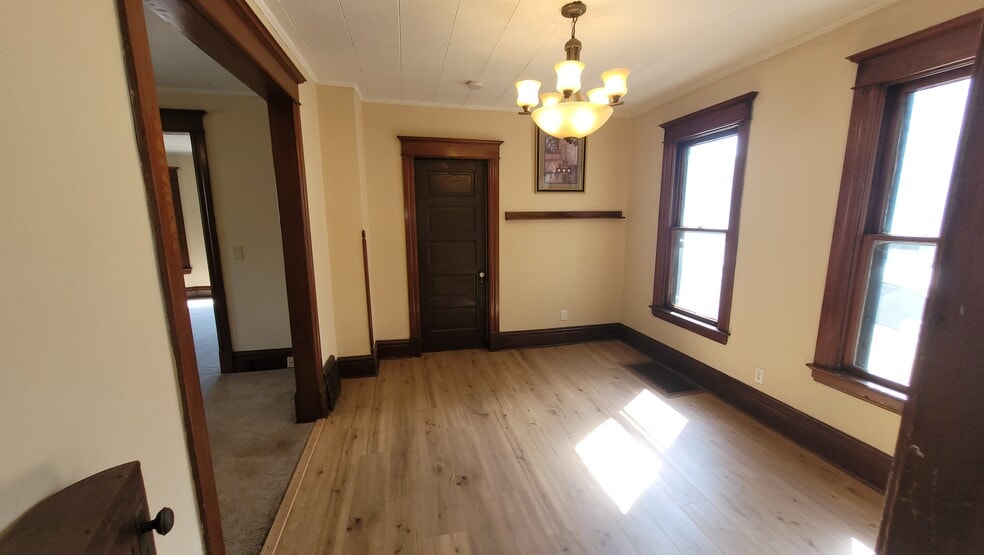 Building Photo - 1822 Charles St