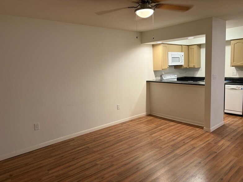 Kitchen opens to den - 3022 Forest Ln
