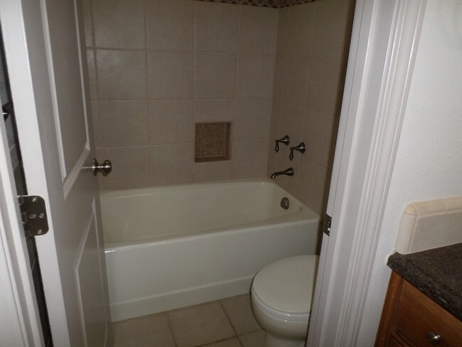 Building Photo - UTC 3 bedroom Townhome