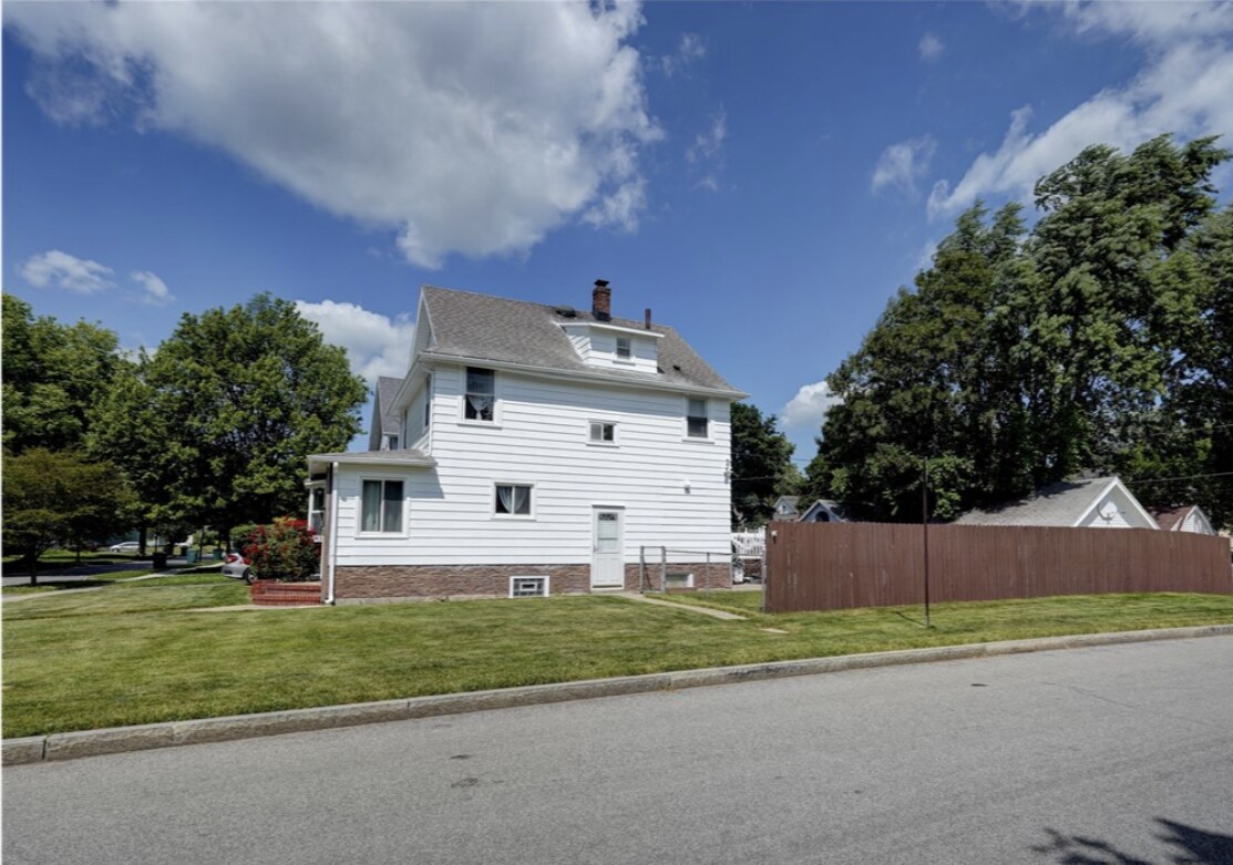 Building Photo - 138 Cherry Rd