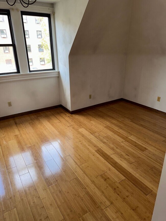 Building Photo - 311 Gross St